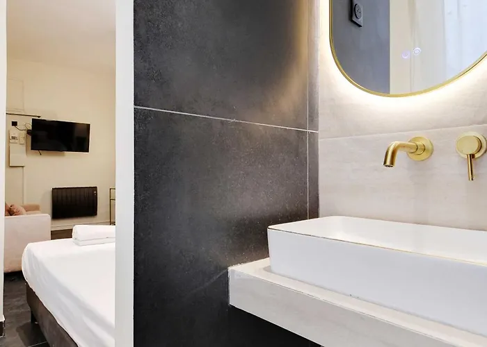 Modern - 2p - Place Des Vosges Daire